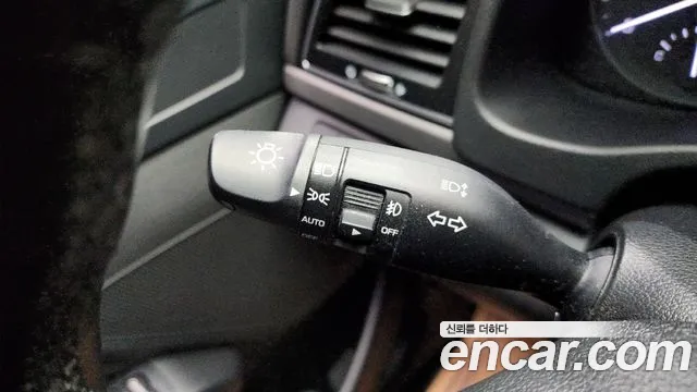 Hyundai AVANTE 2018 — фото 18