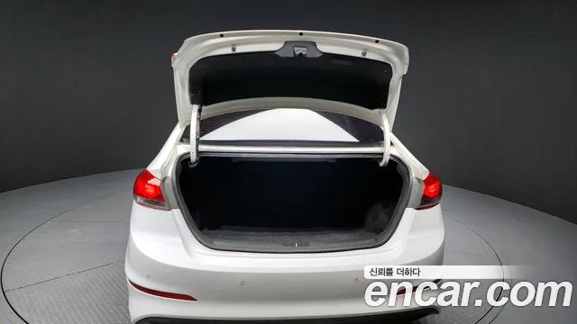 Hyundai AVANTE 2018 — фото 20