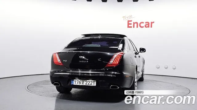 Jaguar XJ 2015 — фото 4