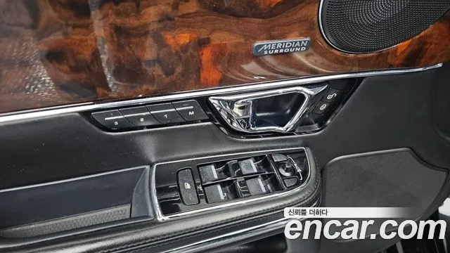 Jaguar XJ 2015 — фото 13