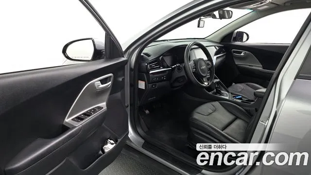 Kia Niro 2022 — фото 11