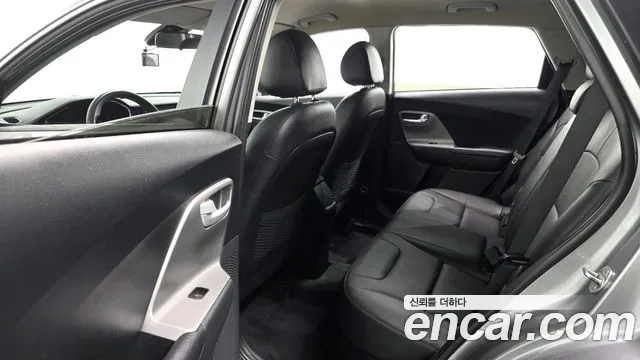 Kia Niro 2022 — фото 12