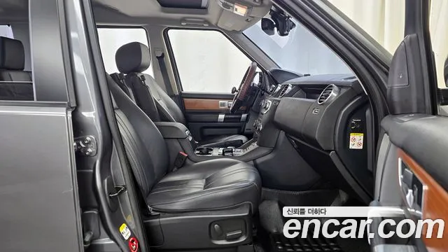 Land Rover Discovery 2016 — фото 11