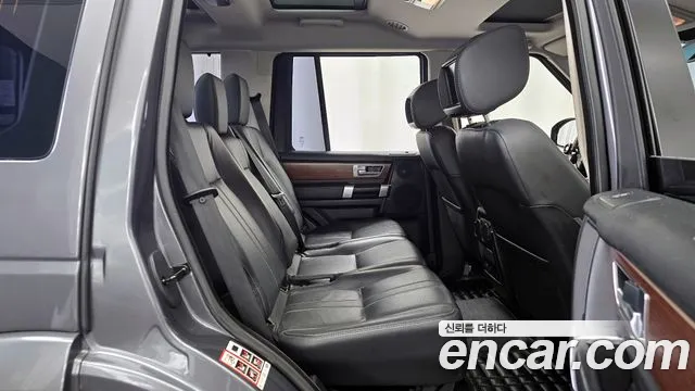 Land Rover Discovery 2016 — фото 12
