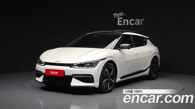 Kia EV6 2023 — фото 1