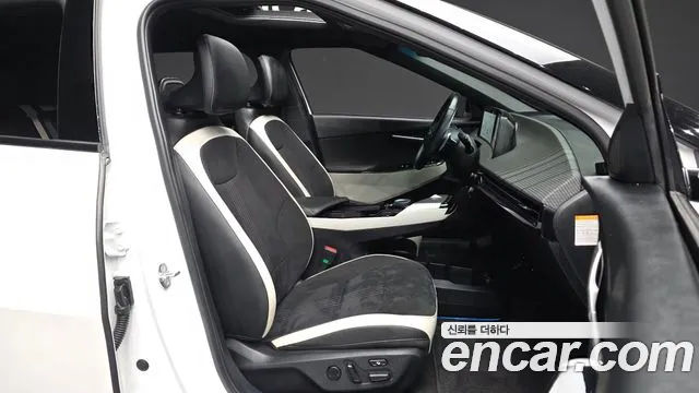 Kia EV6 2023 — фото 11