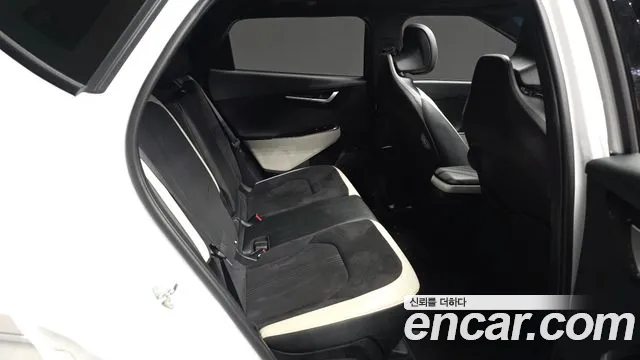 Kia EV6 2023 — фото 12