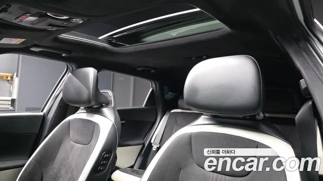 Kia EV6 2023 — фото 19