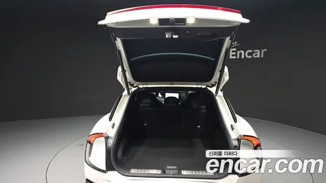 Kia EV6 2023 — фото 20