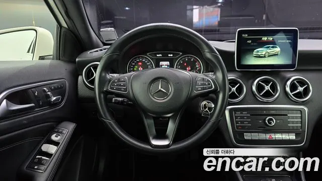 Mercedes-Benz A-Class 2016 — фото 13
