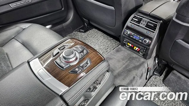 BMW 7-Series 2010 — фото 18