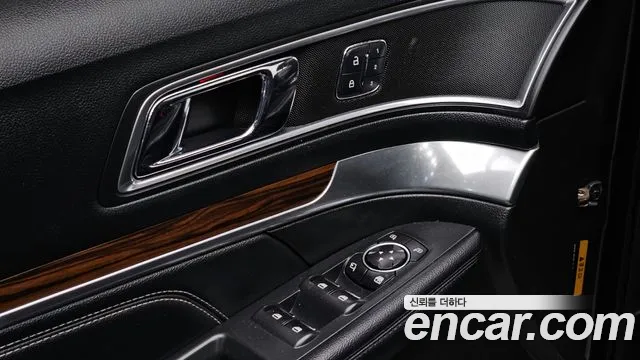 Ford Explorer 2017 — фото 19