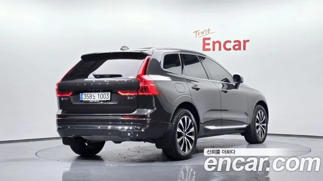 Volvo XC60 2023 — фото 1