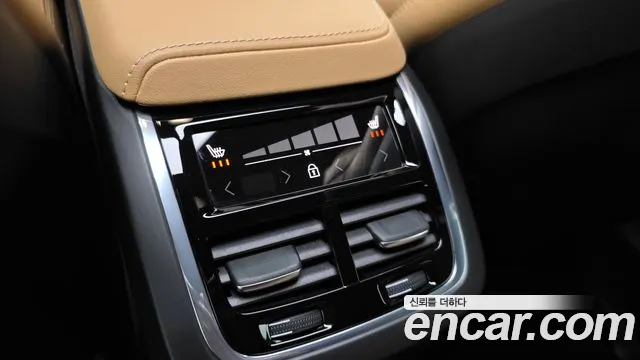 Volvo XC60 2023 — фото 16
