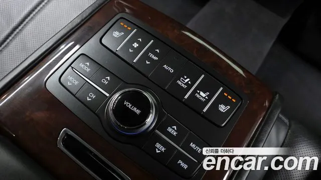 Hyundai Equus 2011 — фото 18