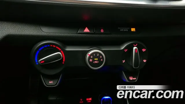 Kia Stonic 2019 — фото 17