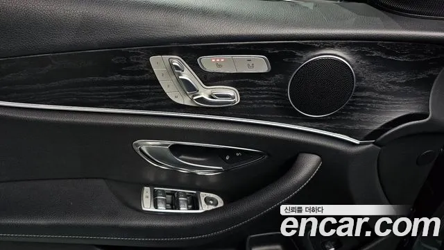 Mercedes-Benz E-Class 2018 — фото 18