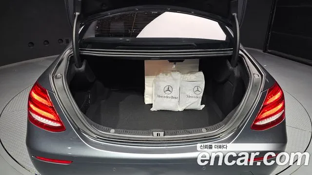 Mercedes-Benz E-Class 2018 — фото 20