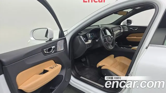 Volvo XC60 2019 — фото 10