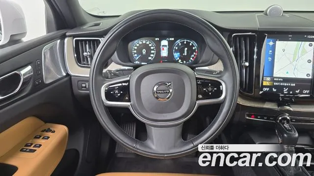 Volvo XC60 2019 — фото 13