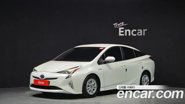 Toyota Prius 2018 — фото 1