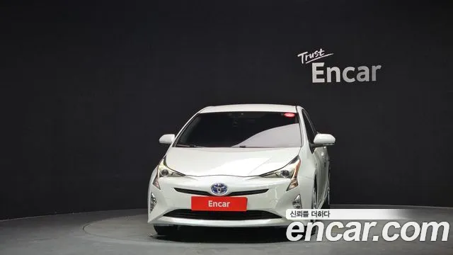 Toyota Prius 2018 — фото 3