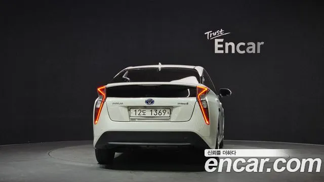 Toyota Prius 2018 — фото 4
