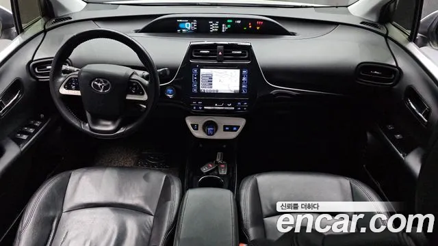 Toyota Prius 2018 — фото 7