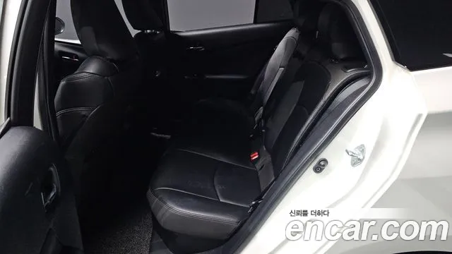 Toyota Prius 2018 — фото 12
