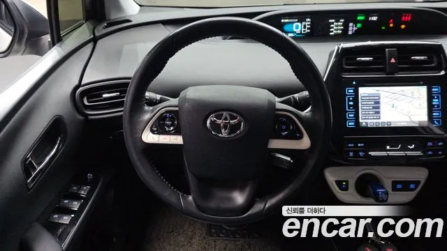 Toyota Prius 2018 — фото 14