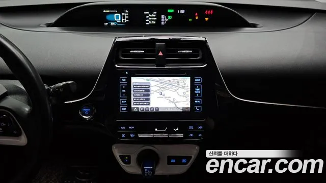 Toyota Prius 2018 — фото 15