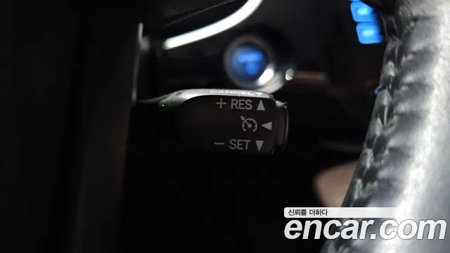 Toyota Prius 2018 — фото 19