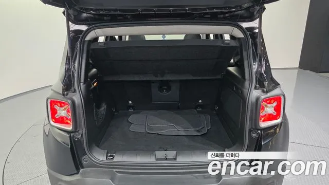 Jeep Renegade 2018 — фото 20