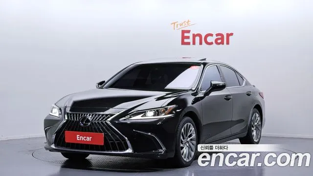 Lexus ES 2023 — фото 1