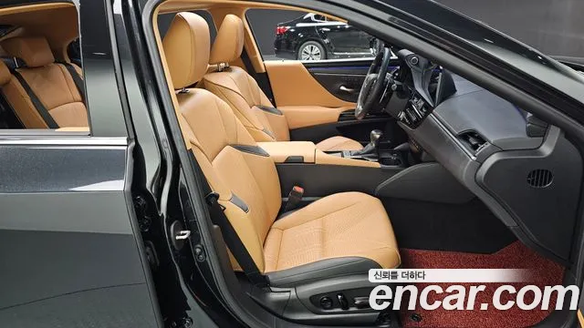 Lexus ES 2023 — фото 10