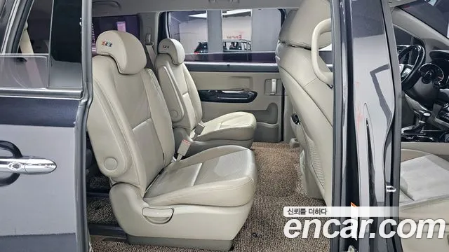 Kia Canival 2020 — фото 12