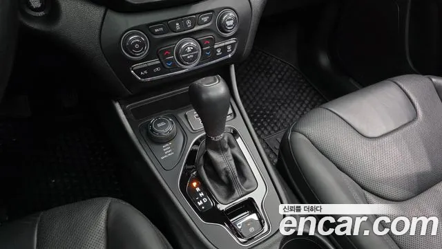 Jeep Cherokee 2021 — фото 9