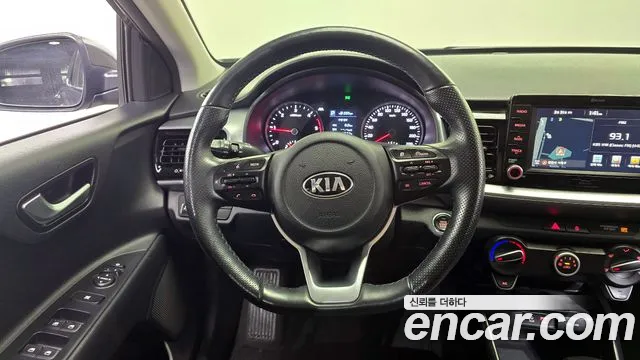 Kia Stonic 2018 — фото 15