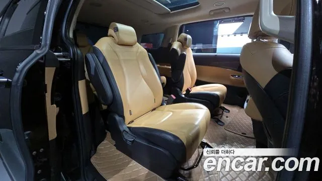 Kia Canival 2021 — фото 12