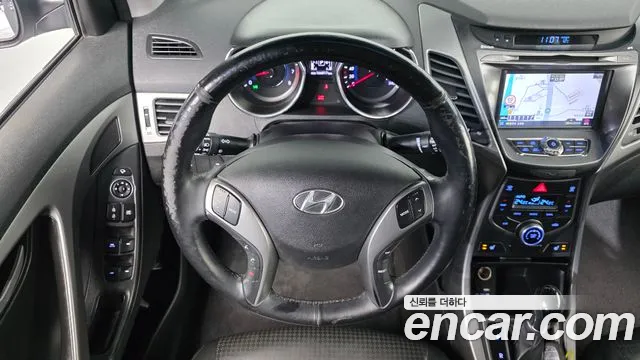 Hyundai AVANTE 2014 — фото 13