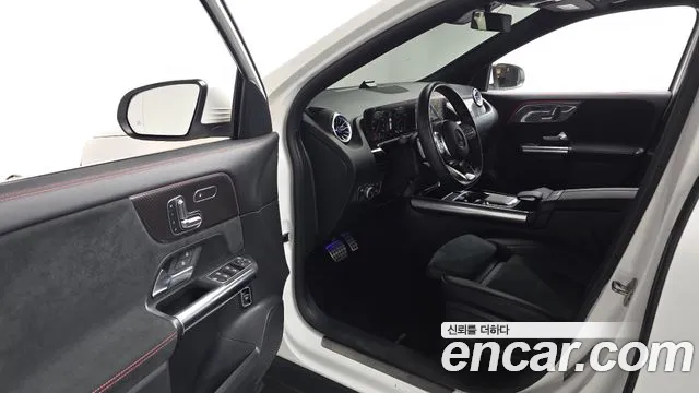 Mercedes-Benz GLA-Class 2023 — фото 11
