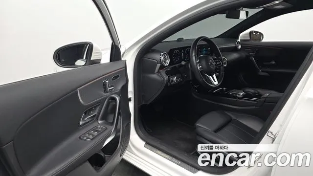 Mercedes-Benz A-Class 2023 — фото 10