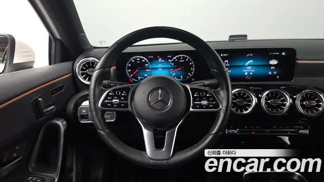 Mercedes-Benz A-Class 2023 — фото 12