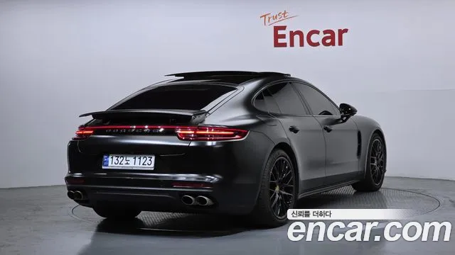 Porsche Panamera 2018 — фото 2