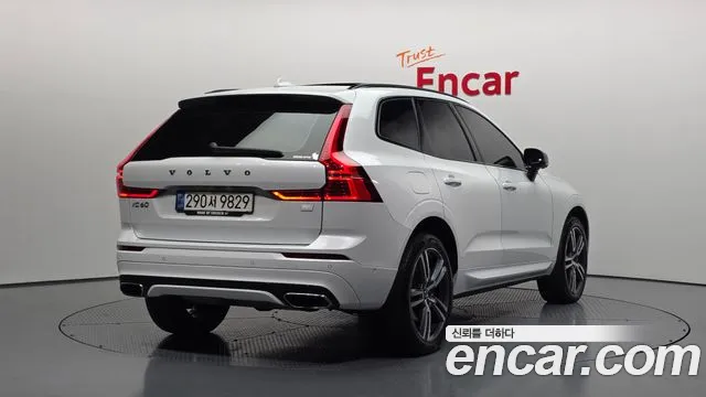 Volvo XC60 2021 — фото 2