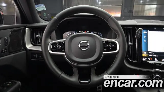 Volvo XC60 2021 — фото 13