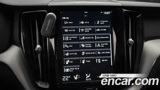Volvo XC60 2021 — фото 16