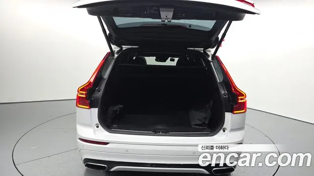 Volvo XC60 2021 — фото 20