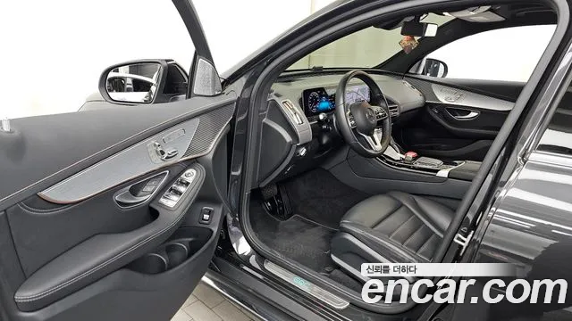 Mercedes-Benz EQC 2020 — фото 10