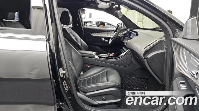Mercedes-Benz EQC 2020 — фото 11